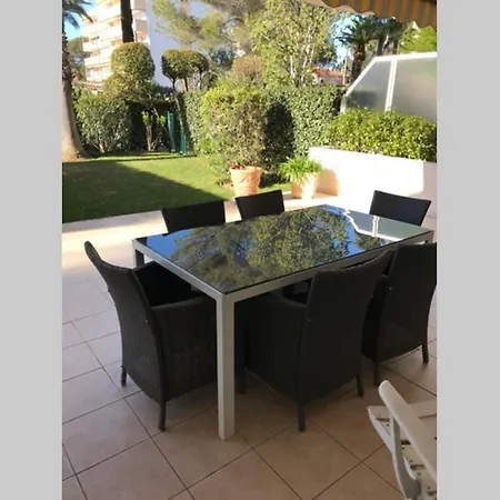 Dans Une Résidence De Grand Standing Appartement *